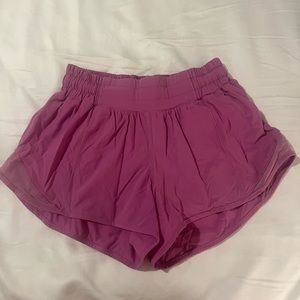 Lululemon hotty hot shorts pink size 2 2.5 inseam